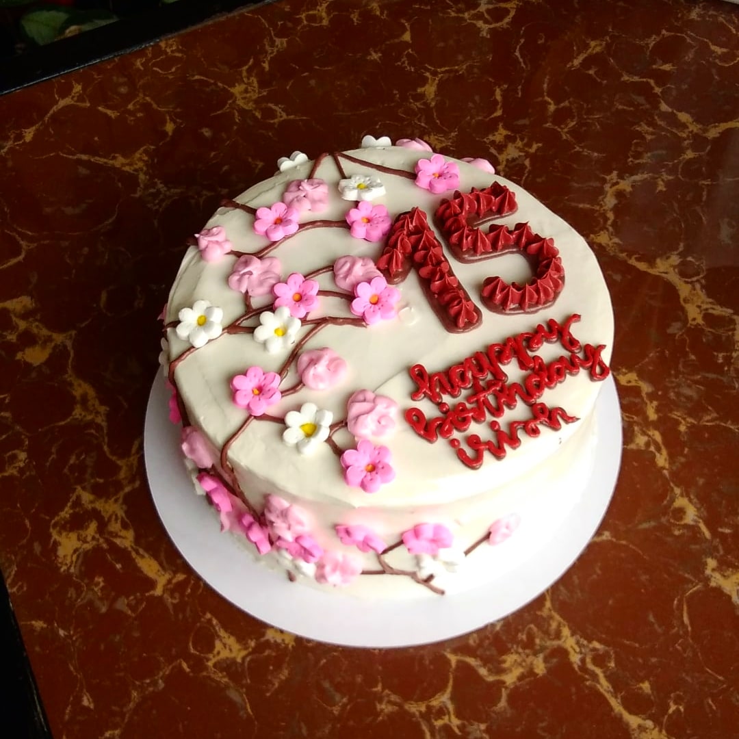 FlavoryBlends's tweet photo. A cherry tree was coming into bloom, shooting out a froth of sugar-pink blossoms. ๐ธ
#minimalistcake #customizedcakes #chocomoistcake #koreancakes #cherryblossom https://t.co/mlnek2I85D