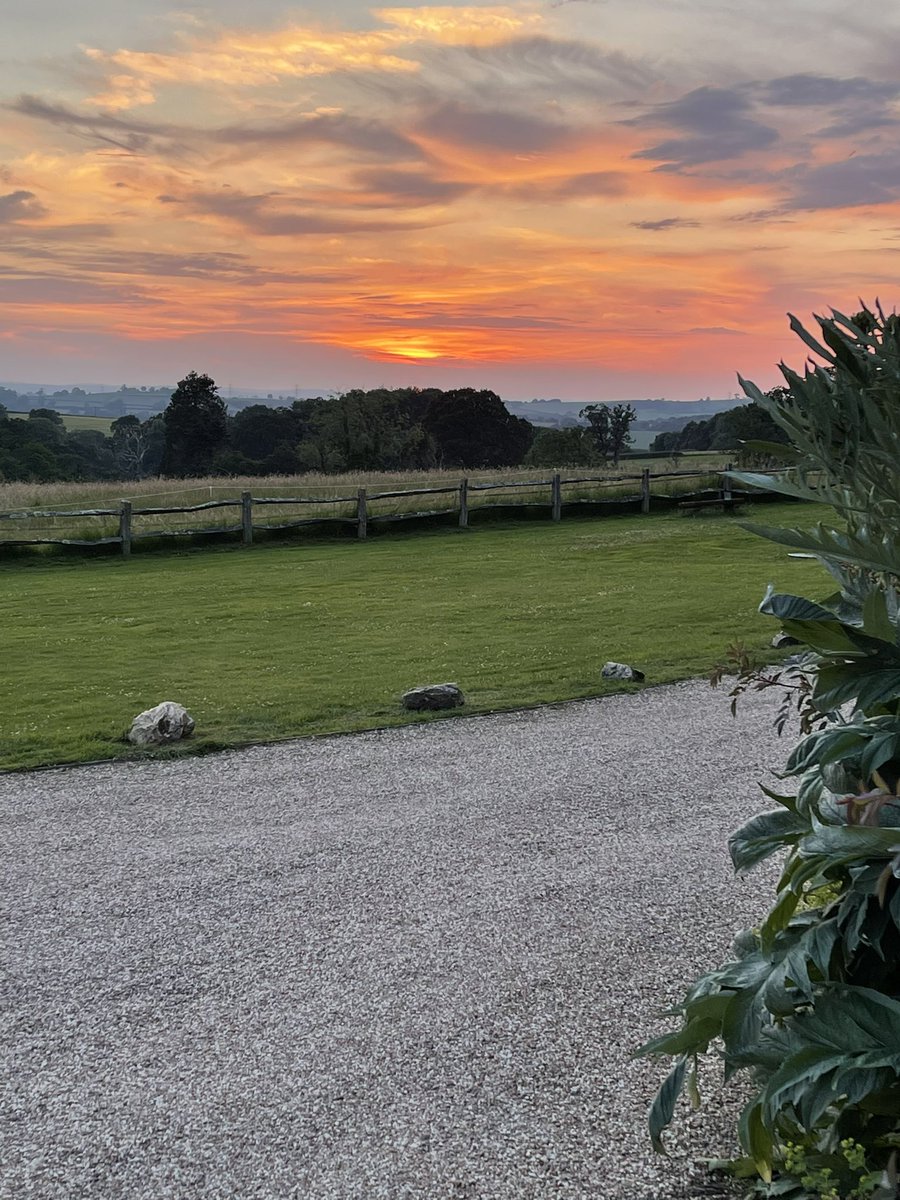 Another amazing stay at <a href="/The_Pig_Hotel/">THE PIG</a>. Congratulations &amp; thank you <a href="/FionaMoores/">Fiona Moores</a> and team. <a href="/RobinHutson/">Robin Hutson</a> 👏👏