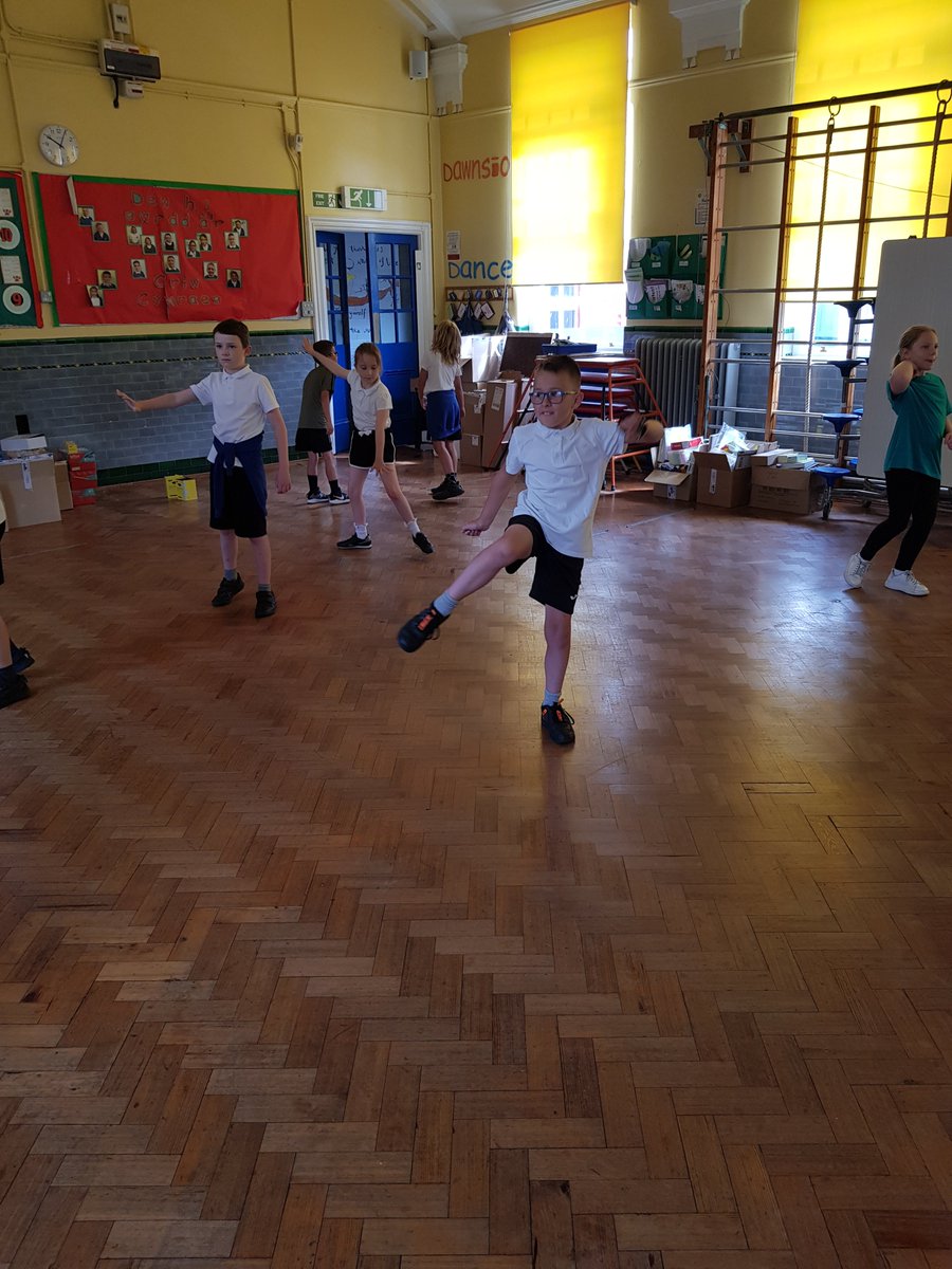 rhwsprimary's tweet photo. Year 4's Big Thinking day is off to a super start! A big thank you to Emma from Motion Control Dance, Richard from Cooking Together and the Hapi Project for helping us plan a day which allows our learners to think big! @MCD_ance  
@hapiCymru
@cook_together1 https://t.co/K7GmIURqCP