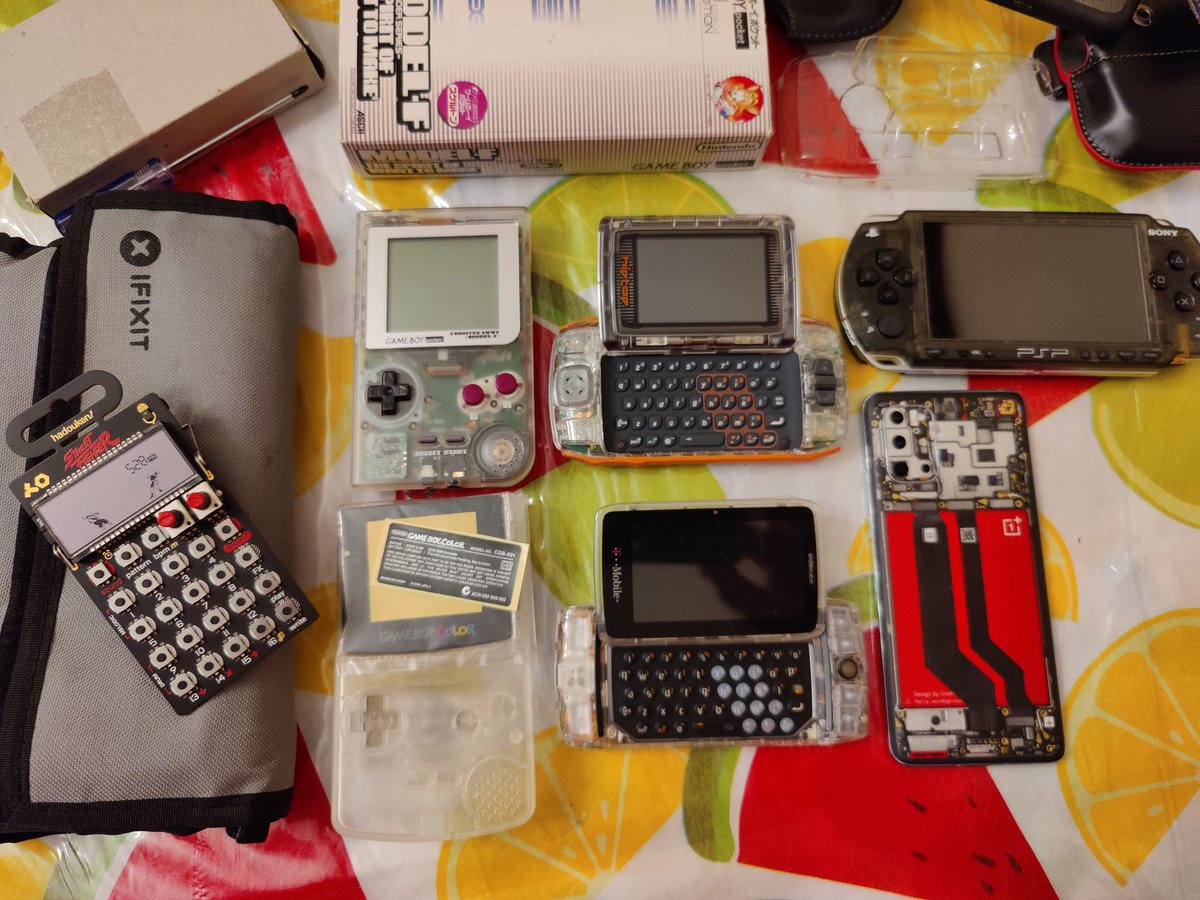 Antonio_Luis's tweet photo. I love transparent tech π€! #throwbackthursday #transparent #tech #gameboy #hiptop #psp #oneplus #pocketoperator #tbt https://t.co/wckMQQ8Yg4