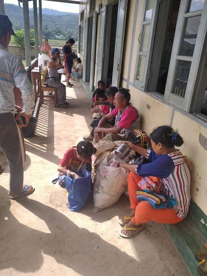 b3rry_y's tweet photo. About 350 people have fled to Man Ping village in Mong Naw at 11 am today due to fighting in Kyaukme, Shan State.
#WhatsHappeningInMyanmar
#July1Coup https://t.co/AizDK1rlG6