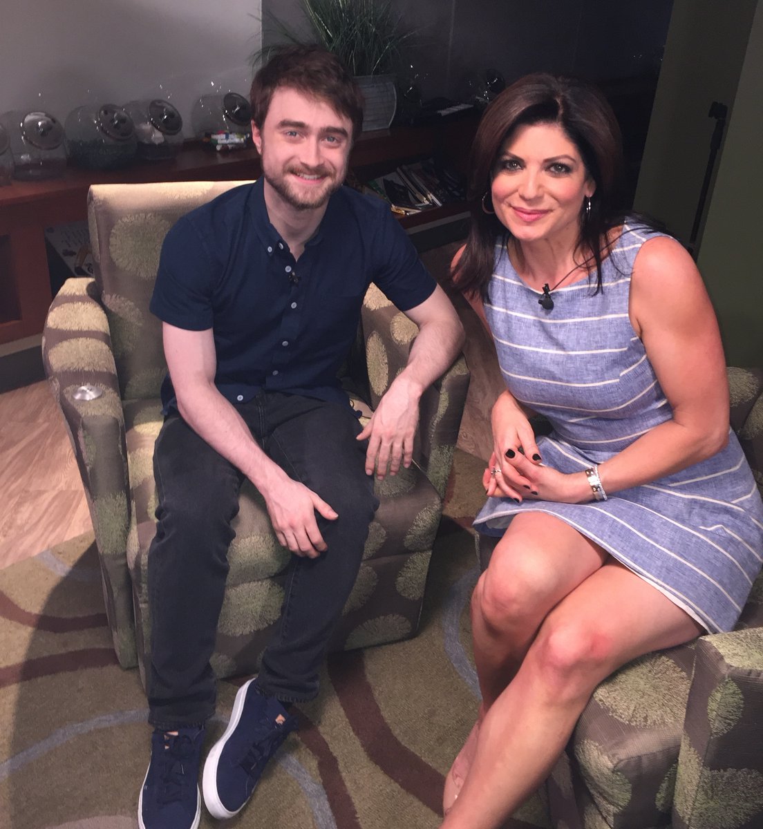 TamsenFadal's tweet photo. This is the day I officially earned my Cool Aunt Badge ! 😎 🏆 Had the chance to sit down with Daniel Radcliffe @pix11news
#throwbackpic #throwback🔙 #throwbackthursdays #coolaunt #nephewlove #imacoolaunt #pix11news #danielradcliffe #potterhead #TBT #harrypotter https://t.co/zKaN8hCvBb
