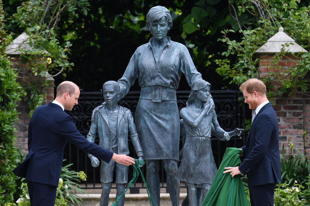 piersmorgan's tweet image. BREAKING: The Diana statue, unveiled by her feuding sons.