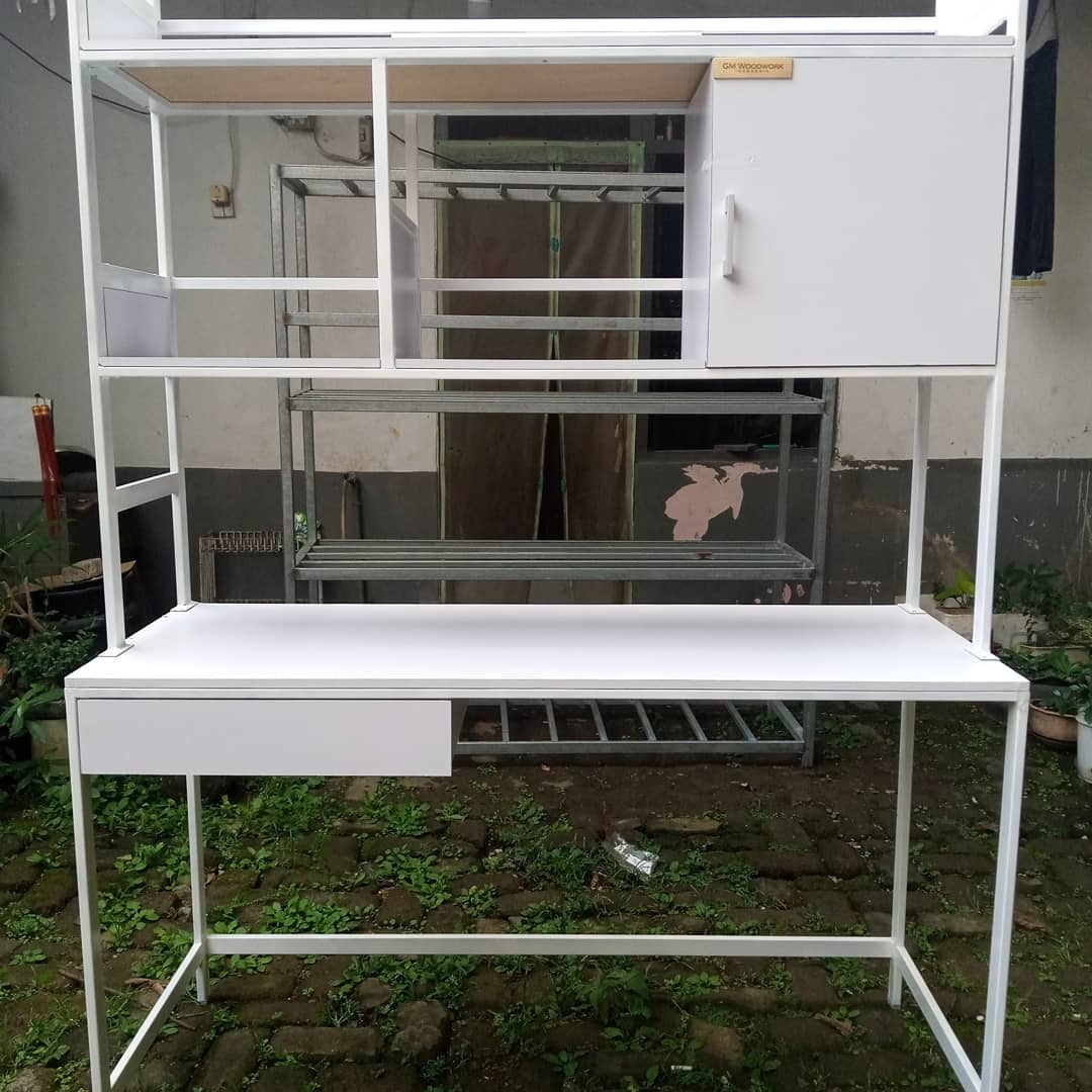 djioen's tweet photo. @agannyi Sy tukang kayu,  bikin rak,meja, tatakan pot, perabot dekorasi custom gimana contoh/request dr customer aja.kombinasi sm besi juga bisa. Lokasi depok. https://t.co/Juf5EWvwHE