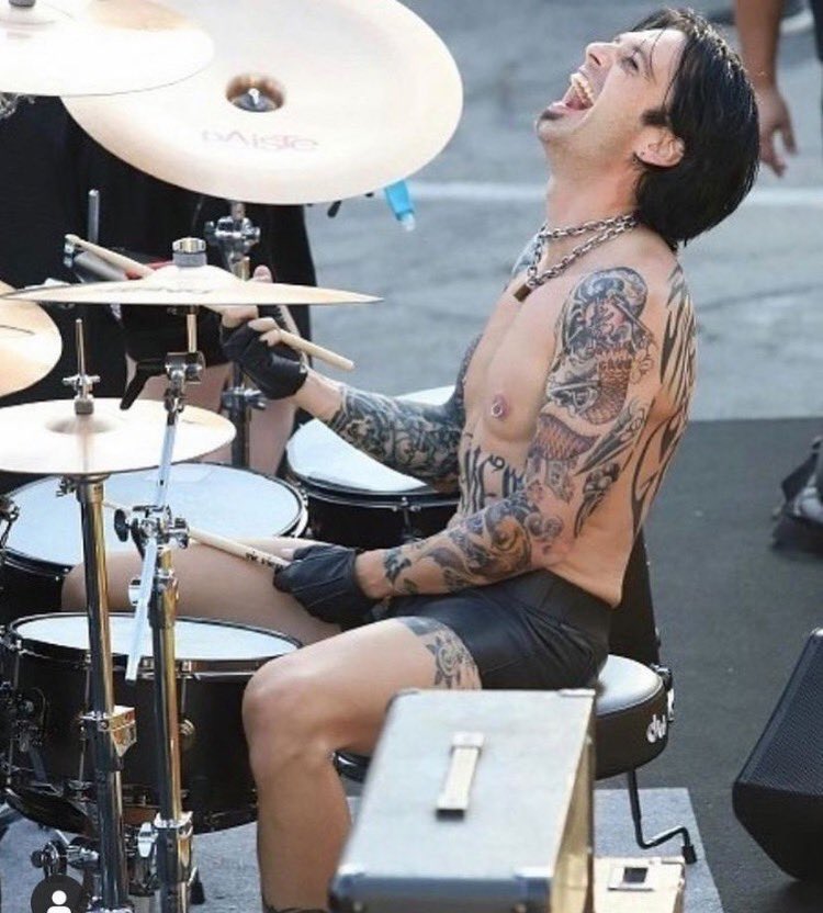 buenos días solo a sebastian rockerito