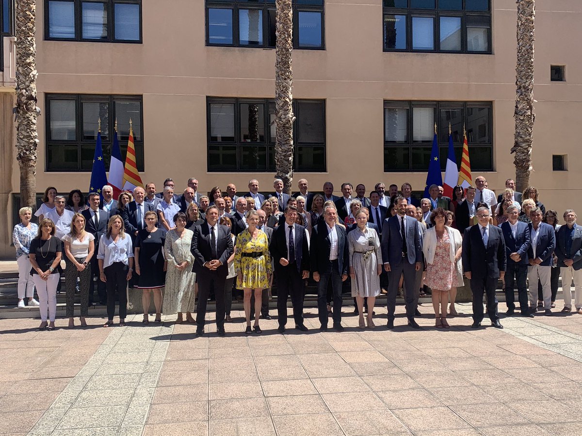 veroniqueborre's tweet photo. Honorée de faire mon entrée au Conseil Régional autour de @renaudmuselier et @cestrosi et de siéger au sein du groupe #NotreRegiondAbord présidé par @ppleonelli. https://t.co/4RagA0nc11