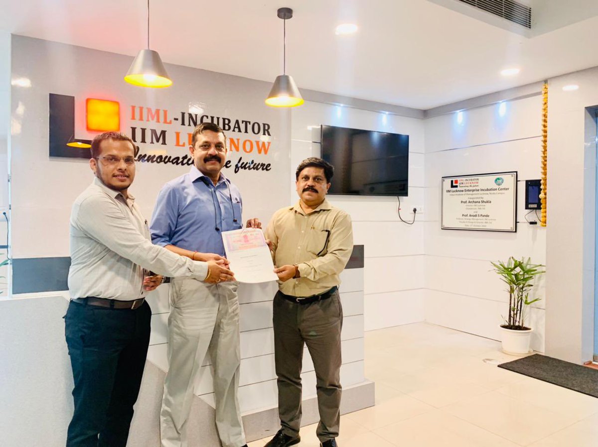 FarmersFamily1's tweet photo. Farmers Family has been inducted as a promising #agritech  #startup  under incubation program of IIM- Lucknow. MOU has been signed today between IIM-L and FF
Mr Arunodaya Bajpai COO, IIML-Incubator along with Mr Vikal Kulshrestha &amp; Mr Mayank Kulshrestha @RRSGosain #agriculture https://t.co/UiwKoeEvwF
