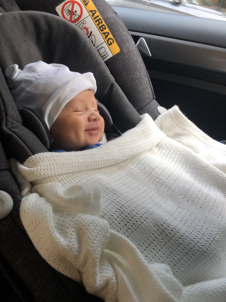 best_gabby's tweet image. When Magic FM is churning out banger after banger. 🌈