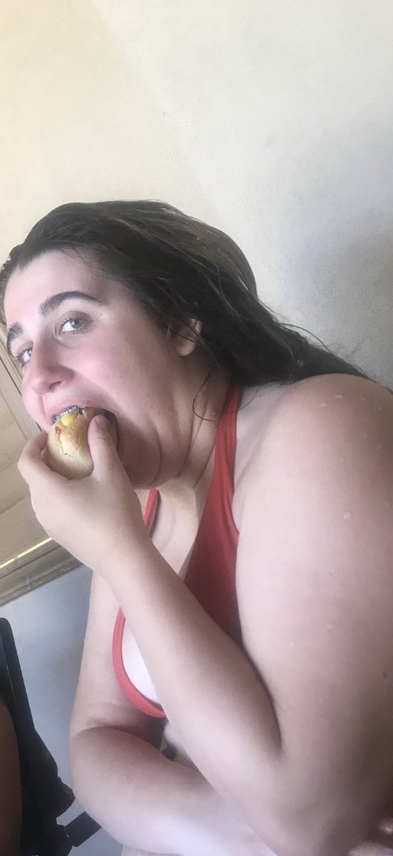 MorganAriasXO's tweet photo. I’m never asking my friends to take “candid” photos of me again because wtf is this https://t.co/h4EloOwvV9