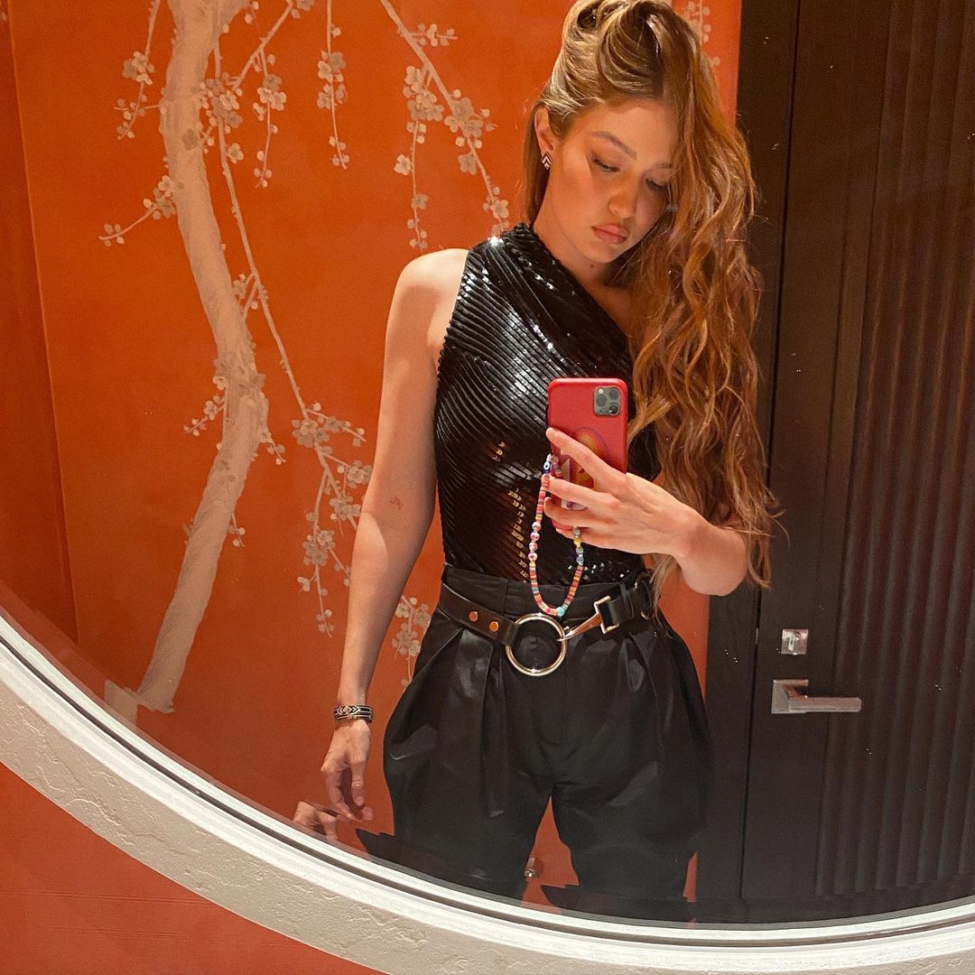 hadidsphoto's tweet photo. 'lil promo day last week with @/ralphlaurenfragrances 🧡 &amp; my loves @/cgonzalezbeauty @/laurapolko' ~ Gigi Hadid via Instagram https://t.co/YXYBNHa8ra