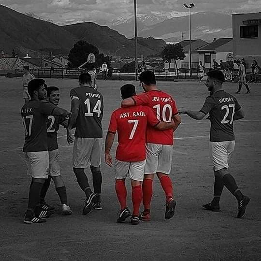 Amistad, compañerismo, y amigos que juegan a ganar💪💪⚽️🔴⚪🦅
ÁGUILAS DE ZUJAIRA C.F

#futbol #aguilas #aguilasdezujaira #aguilascludefutbol #amigos #amistad #compañerismo