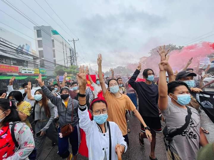 23chuns's tweet photo. Yangon's youths marching with full strength and staged a powerful protest in this evening to denounce the Military dictatorship.

#July1Coup
#WhatsHappeningInMyanmar https://t.co/M1lCifULP2