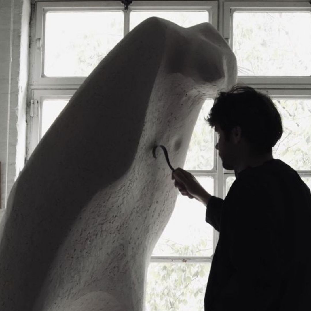 The National Sculpture Prize 2021 Exhibition has begun! With this comes extended summer hours from 9am-9pm every day and new ticket prices for the #Sculpture Gardens: Adults: £10 &amp; Children: £5. You can book here: buff.ly/2SdwhJ3 #Devon #Sculptor