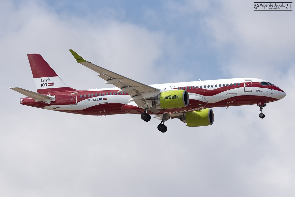 Vuelo inaugural de "Air Baltic" de la nueva línea entre Riga(RIX) y Valencia (VLC). Para el vuelo inaugural nos han obsequiado con el avión que luce la bandera de Letonia/Latvia.
<a href="/aeroVLC/">Aeropuerto Valencia</a> <a href="/VLCspotters/">VLCspotters ✈️</a> <a href="/airBaltic/">airBaltic</a> <a href="/RigasDome/">Rīga</a> <a href="/AjuntamentVLC/">Ajuntament València</a> #LEVC #EVRA #BCS3 #YLCSL