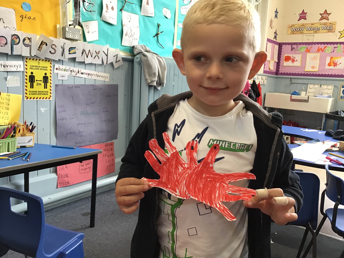 What a fabulous crab! Some children drew red crabs but others did rainbow crabs, multicoloured crabs, spotty crabs and blue crabs. <a href="/LansdownePS/">Lansdowne Primary</a>