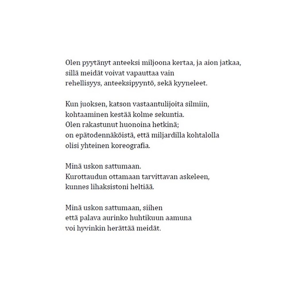 kretuliini's tweet photo. Runot ovat muodostuneet hitaasti, kuin kituuttaen itseään kasaan. Niissä on, ehkä siksi, uusi paino. Mutta olen siis lukenut ja olen kirjoittanut, runoilija kun olen. 

Kaksi viimeistä kuvaa on muuten samaa runoa, ei näitä ole ennättänyt nimetä. https://t.co/arA07QrcZd