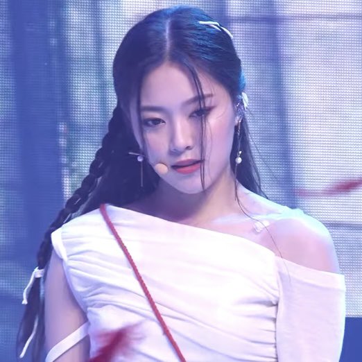 HYUNJIN. KIM HYUNJIN. BRO. IM DEAD LIKE FR