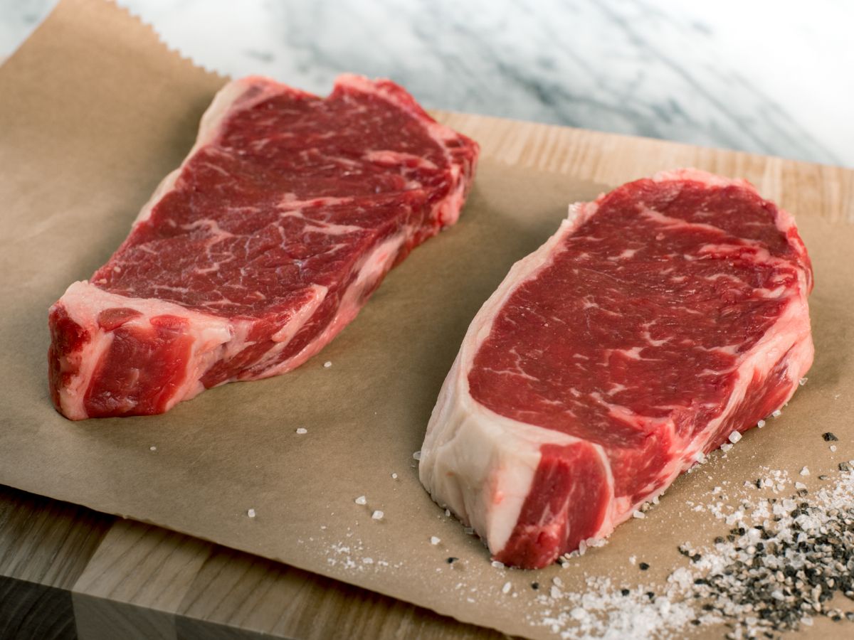 Have you made your plan for July 4th? 📅

 We have many different high quality cuts of meat available, like ribeye, porterhouse, spicy sausage burgers &amp; pork chops. We also have prepared meatballs, rotisserie chickens and sides galore! 🇺🇸