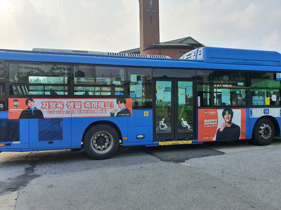 jcwteam's tweet photo. It's out! It's out and roving around Gangnam!!
.
Our birthday bus advertisement will run from July 1-31,2021, 18 hours/day from 5:30 am to 12 midnight, 7 days a week.
.
MAJOR STOPOVER:
Express Terminal
Sinsa Station
Apgujeong Station
Korea University https://t.co/fpdOjkz90M