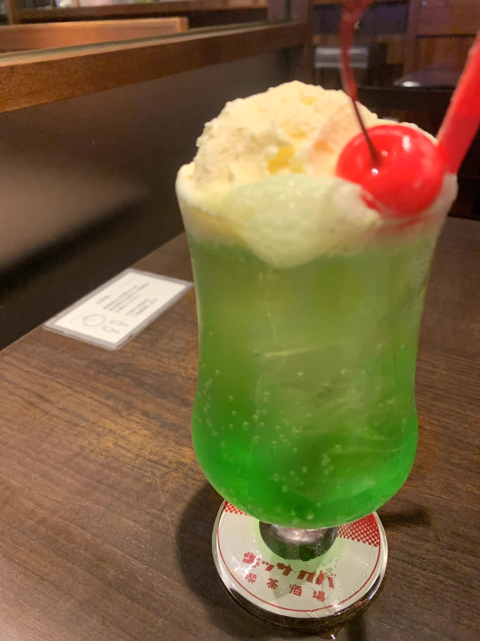 このレトロ感がいい？プロントがレトロ喫茶風の居酒屋を始める！