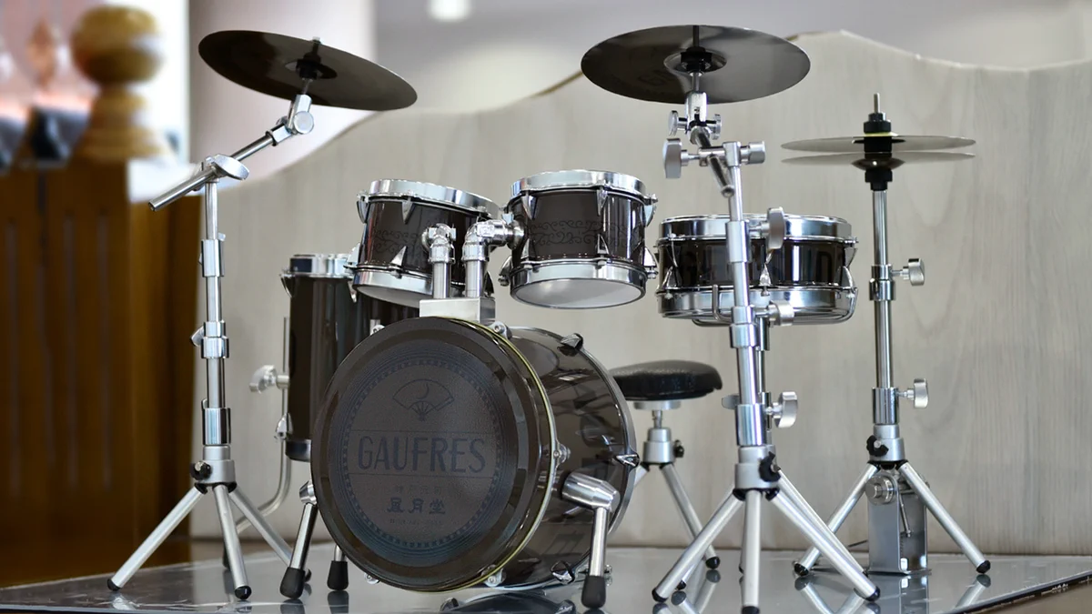 ゴーフル缶でドラムセット作ったらかっこええと思う…社長の一言で出来上がったイカシたドラムセットがこちら！！
