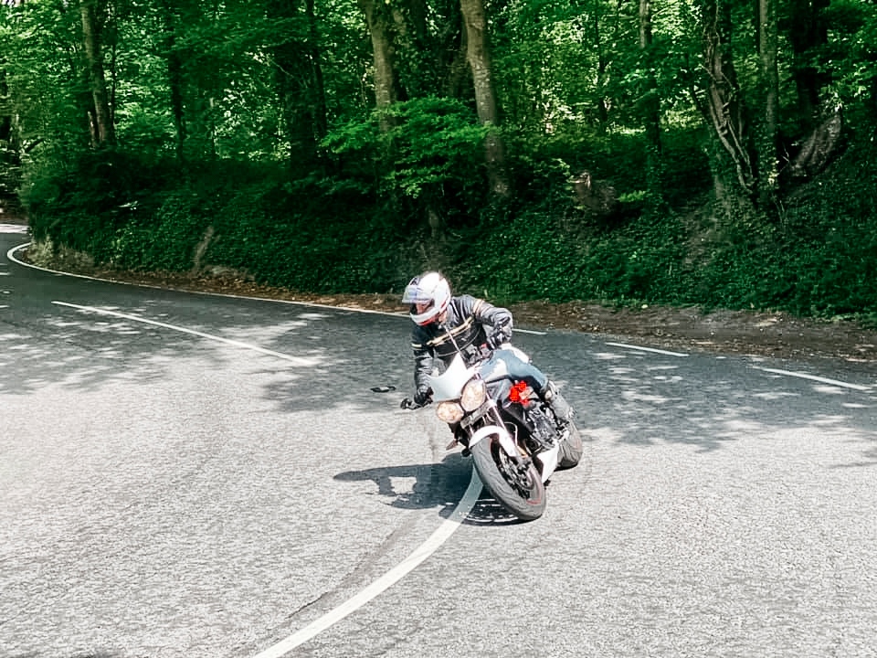 Rapidtraininguk's tweet photo. Brothers Archie and Jonah work through BIKEMASTER Level 1 concentrating on positioning and over takes through the Cranborne Chase and into deepest darkest Dorset.
#RapidTrainingUK #RapidCDHRacing #NeverStopTheRide
#BIKEMASTER #ROADMASTER #BespokeTraining https://t.co/XlGXN0XW1o