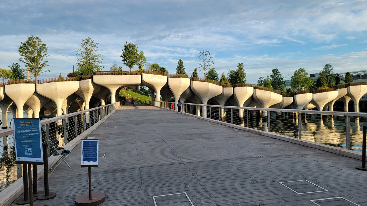 meetdux's tweet image. Beautiful morning run in NYC w/ @AVPT_TJ @TD_AvePoint finally got to see @littleislandnyc! Looking forward to an epic 48 hours 🚀
#AVPT #NASDAQ #APXT