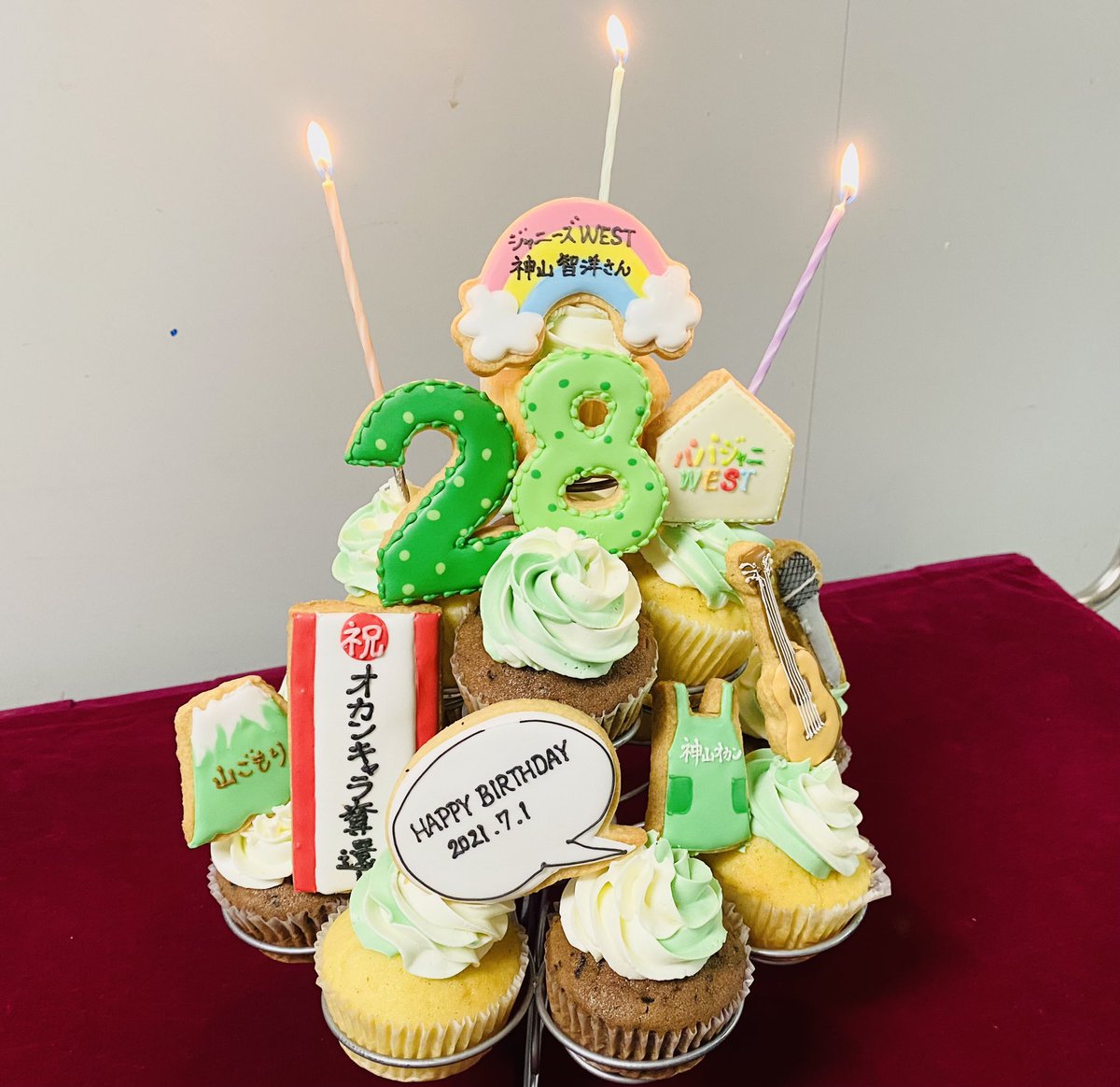 JWtomohiro_'s tweet photo. こんばんは🌙

ありがたいことに28歳になりました！

ほんまにありがとうございます！！

今年もいい一年にします！

そして、ジャケ写が解禁！

良かったら、アー写も合わせて見てな？ https://t.co/vFeawBzwhS