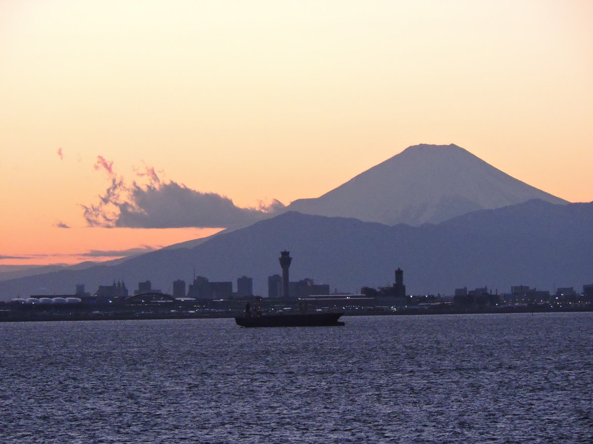 酔い止めが効かない 常に誰かが吐いている 大シケで船酔い地獄 横須賀と門司港を結ぶ東京九州フェリー初出港実況 Togetter 酔い止めが効かない 常に誰かが吐いている 大シケで船酔い地獄 横須賀と門司港を結ぶ東京九州フェリー初出港実況 Togetter
