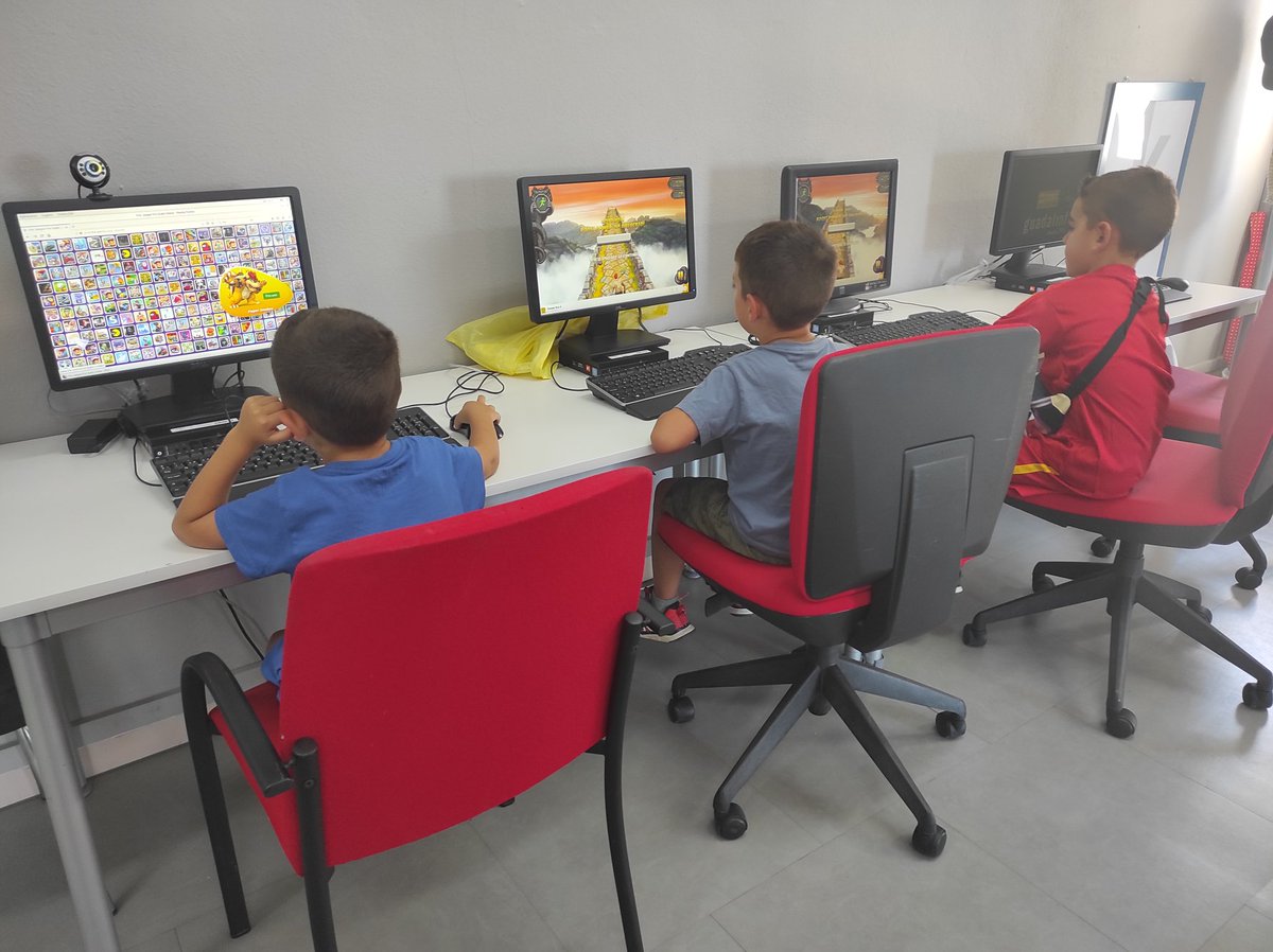 AlpandeireVuela's tweet photo. Comenzamos junio jugando y creando en @CGAlpandeire con los más peques #veranodigital #veranovivo #creapeques #aprendemosjugando @Manuel_DT @RedGuadalinfo https://t.co/W59DUQ0VmR
