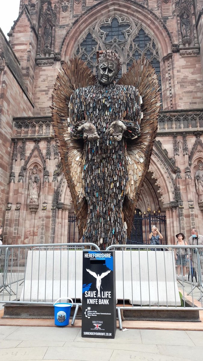 Are you in Hereford today? 
Emma – MORSE project, Kellie – Chrysalis Project and Lisa – Remember Veterans project are at the Knife Angel at Hereford Cathedral today raising awareness of the support YSS provides in Herefordshire.
Come and say Hi! 😀
#Hereford #community