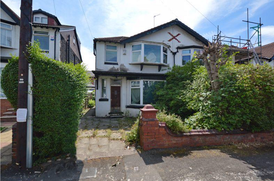 theQuietus's tweet image. Mark E. Smith's old house has gone on sale. Many of his and former partner Elena Poulou's possessions including a writing desk, tape recorder, books and clothes still appear to be in the property

tquiet.us/MESHouse