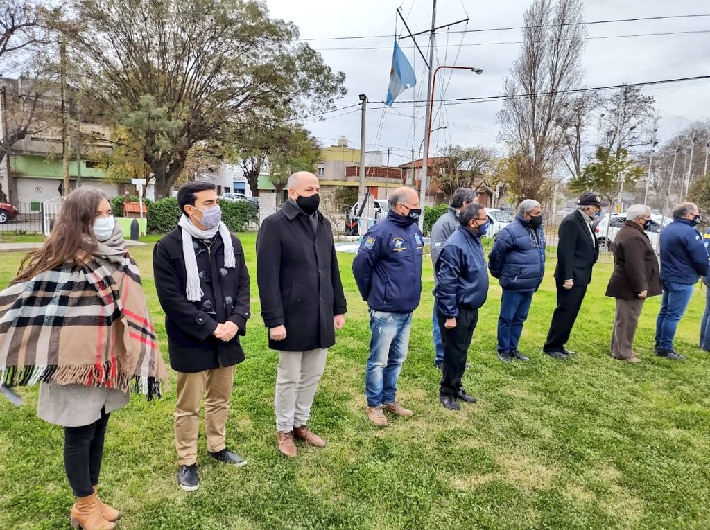 marianouset's tweet photo. En el 22 aniversario de la creación del Centro de Veteranos y Familiares de caídos de Malvinas, acompañamos el sentido homenaje a quienes fueron quedando en el camino y dejaron un gran legado para las generaciones que vienen. #malvinasargentinas 
@AbiGomez_ @aramayo_nico https://t.co/i3gv2vTf3j