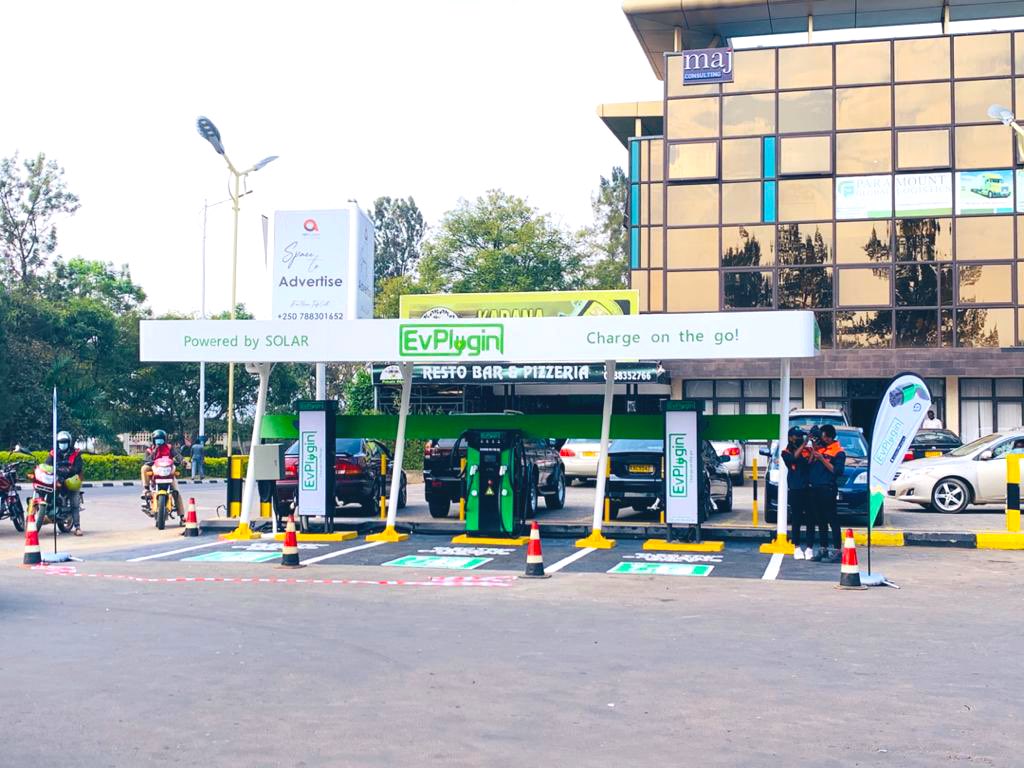 jay_lingo's tweet photo. Proud of my team and I to launch @evpcharger in @CityofKigali. There are no words, what started as an idea/vision is now a reality. I thank God for the opportunities to solve problems.
#ev #emobility #VisitRwanda #kigali #Africa #Haitian #African #chargingstation #EVplugin https://t.co/z4d6zD4xtF