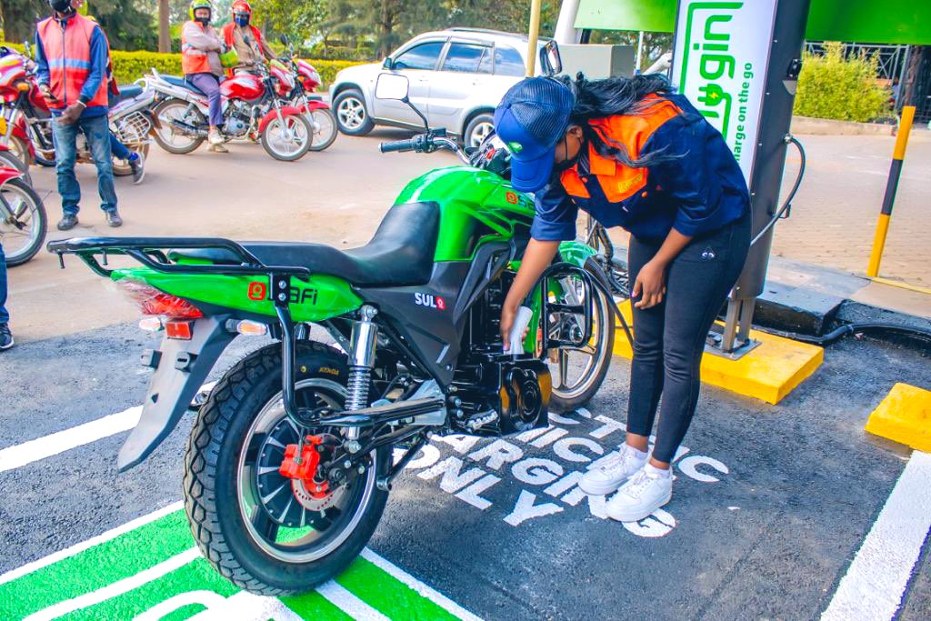 jay_lingo's tweet photo. Proud of my team and I to launch @evpcharger in @CityofKigali. There are no words, what started as an idea/vision is now a reality. I thank God for the opportunities to solve problems.
#ev #emobility #VisitRwanda #kigali #Africa #Haitian #African #chargingstation #EVplugin https://t.co/z4d6zD4xtF