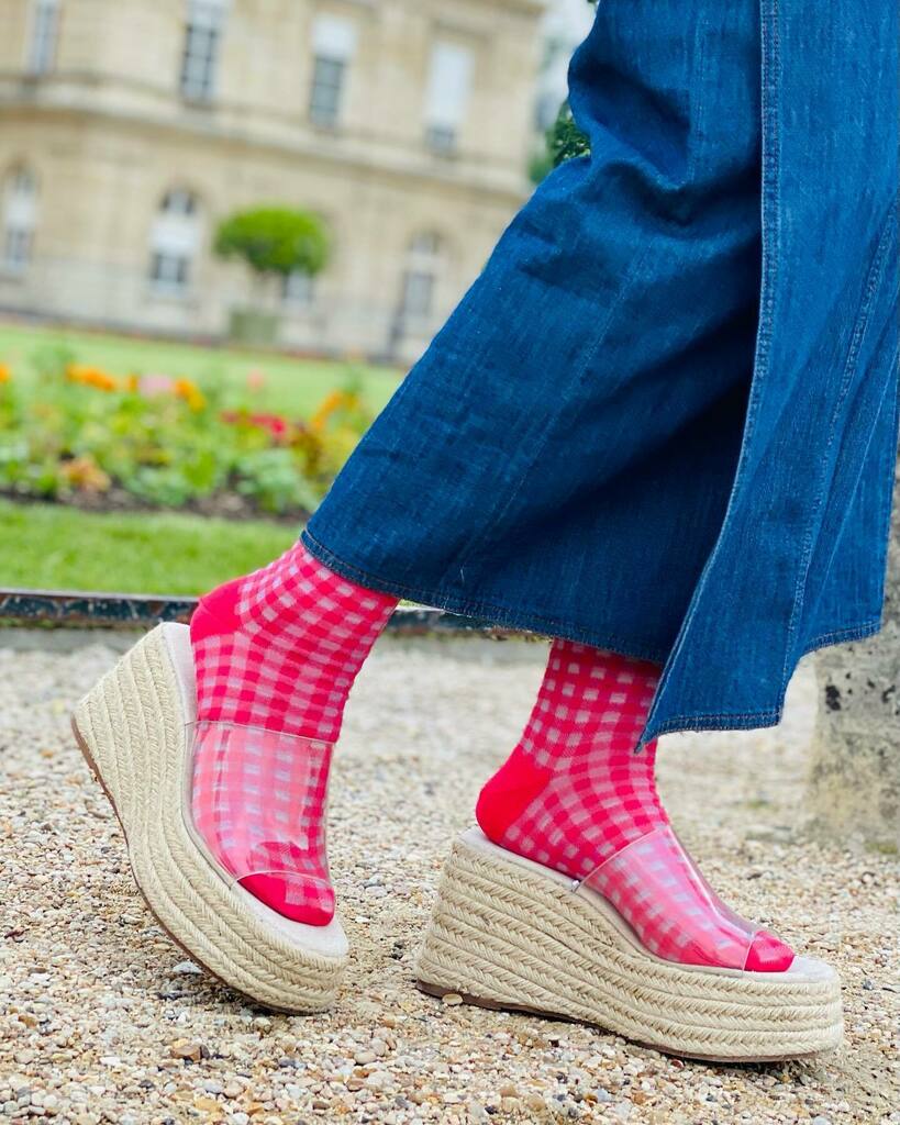 tabioparis's tweet image. Qui dit été, dit motif vichy! 🌻
Un incontournable de la saison repensé dans une matière douce et transparente.

#vichy #vichysocks #ginghampattern #ginghamprint #summersocks #espadrille #summershoes #cutesocks #berrycolor #picnicoutfit #dateoutfit #cu… instagr.am/p/CQyHUnjMY2Z/