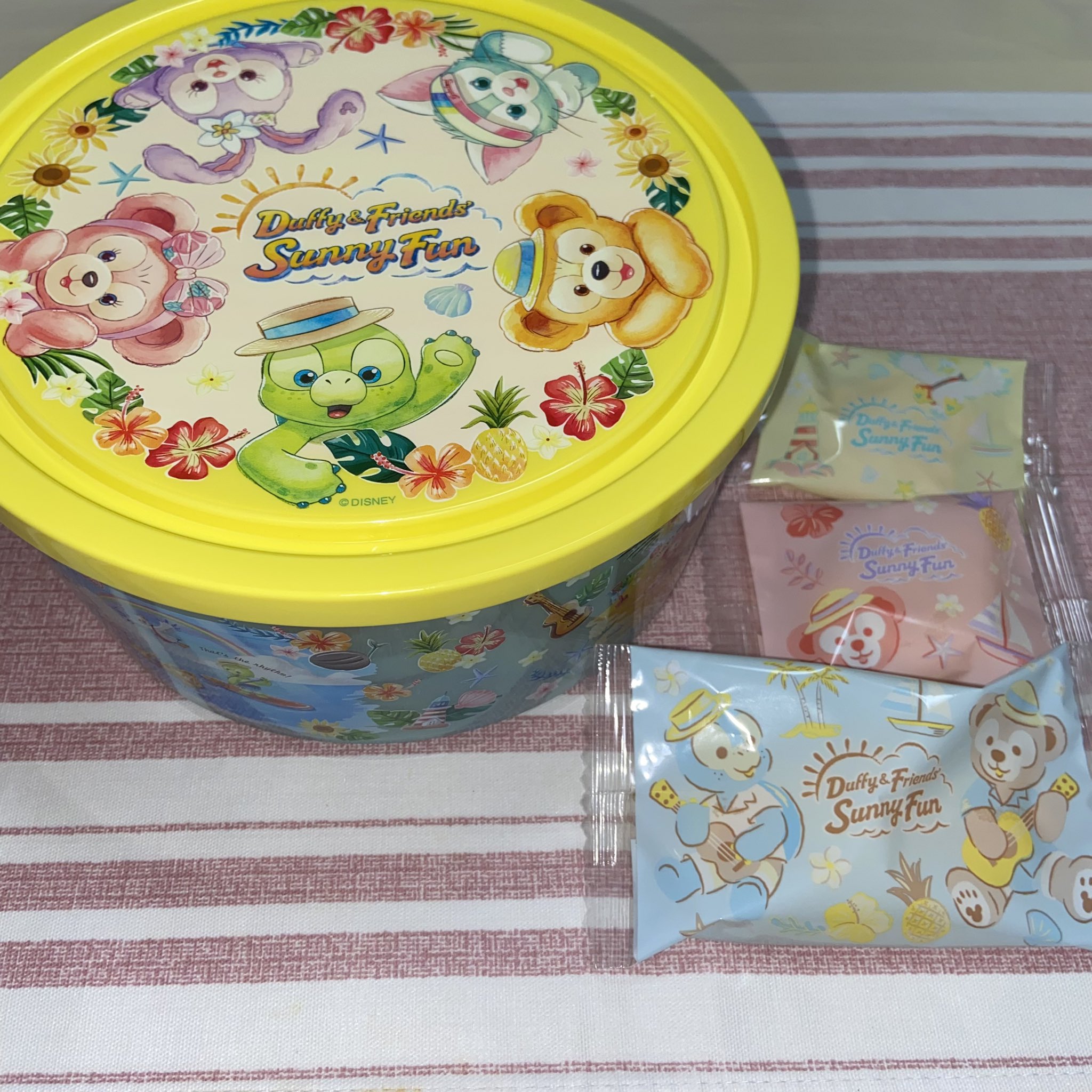 スイーツ女のおやつとごはん アソーテッド スウィーツ プラケース 店 東京ディズニーシー 値段 1800円 カロリー フィナンシェ パイナップルマドレーヌ6cal 苺クッキー150cal ユーハイム製造なので すごく美味しい 外のケースも中の小袋も スイーツ女のおやつとごはん アソーテッド スウィーツ プラケース 店 東京ディズニーシー 値段 1800円 カロリー フィナンシェ パイナップルマドレーヌ6cal 苺クッキー150cal ユーハイム製造なので すごく美味しい 外のケースも中の小袋も