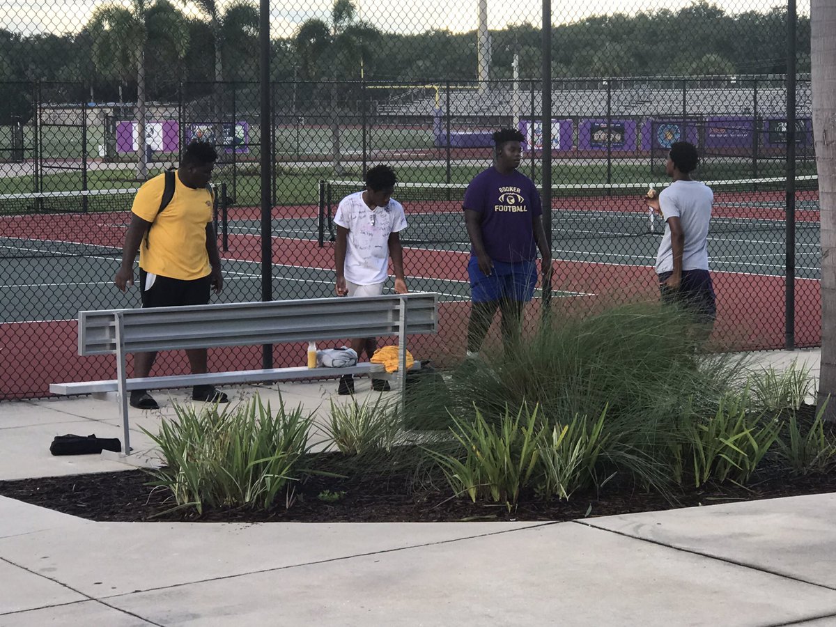 Not only are they here 25 mins early…but my upperclassman are teaching the freshman how do do the drills!! ✊🏾💜💛 #BeTheDifference <a href="/AthleticsBooker/">Booker Tornadoes Athletics</a> @BookerFB941