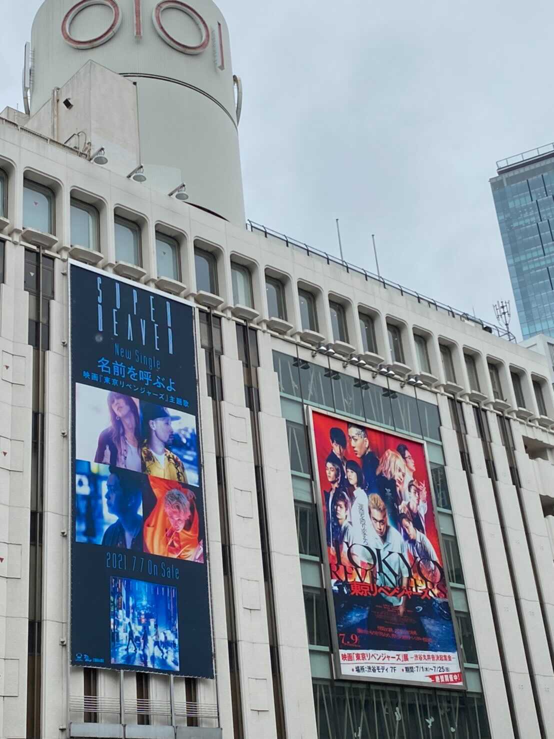 映画 東京リベンジャーズ 公式 東京リベンジャーズ 渋谷ジャック 本日から渋谷モディでは 東京リベンジャーズ展 開催中 T Co Stj9o1a26n 映画 東京リベンジャーズ の衣装や バイクも 展示中です 渋谷マルイにも巨大バナー