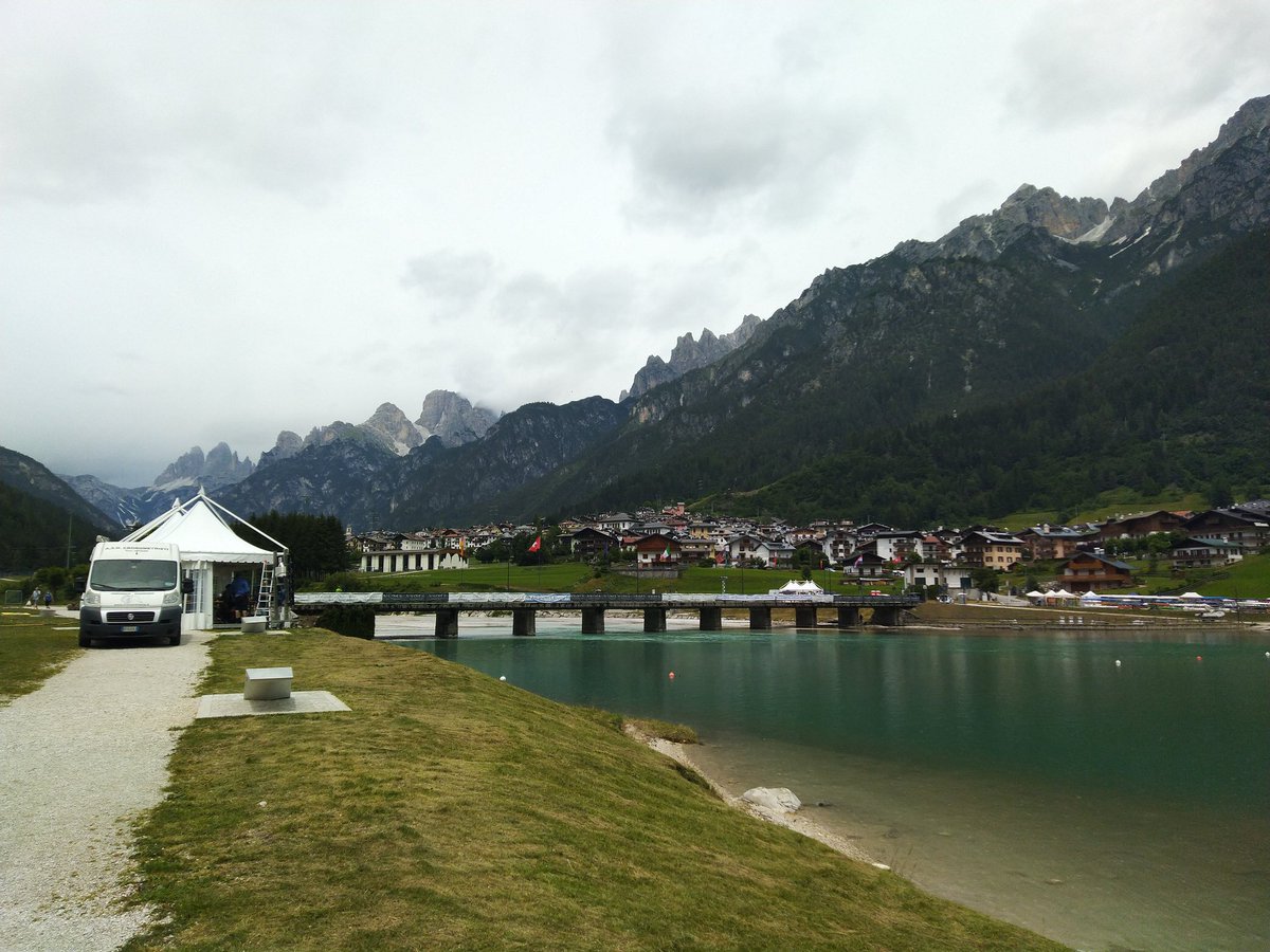 MGrava's tweet photo. Auronzo #canoe #3cime #Cadore #Belluno #Veneto https://t.co/5Z41SmmOBw