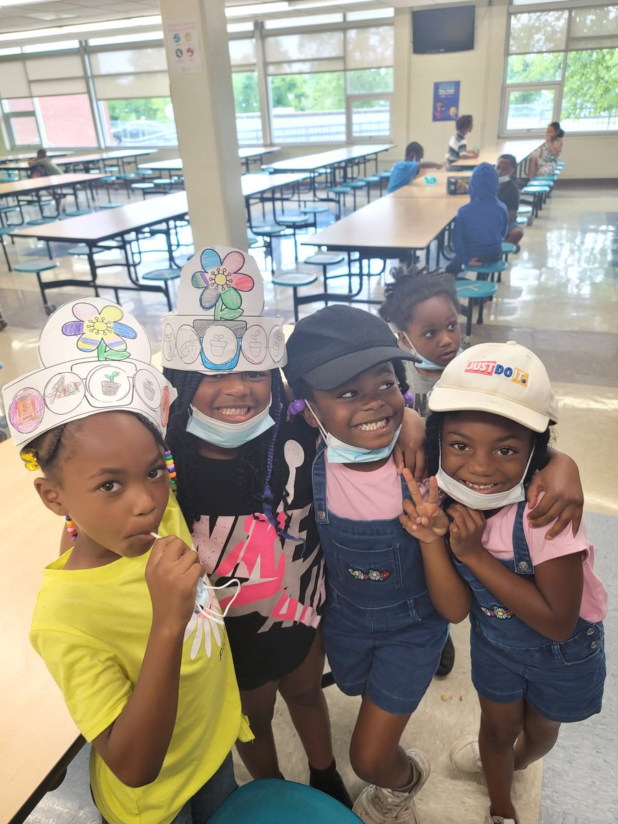 Gwill06G's tweet photo. "Hats Off to Learning " sibling  love! 💘 https://t.co/ZDYY4Oufz2