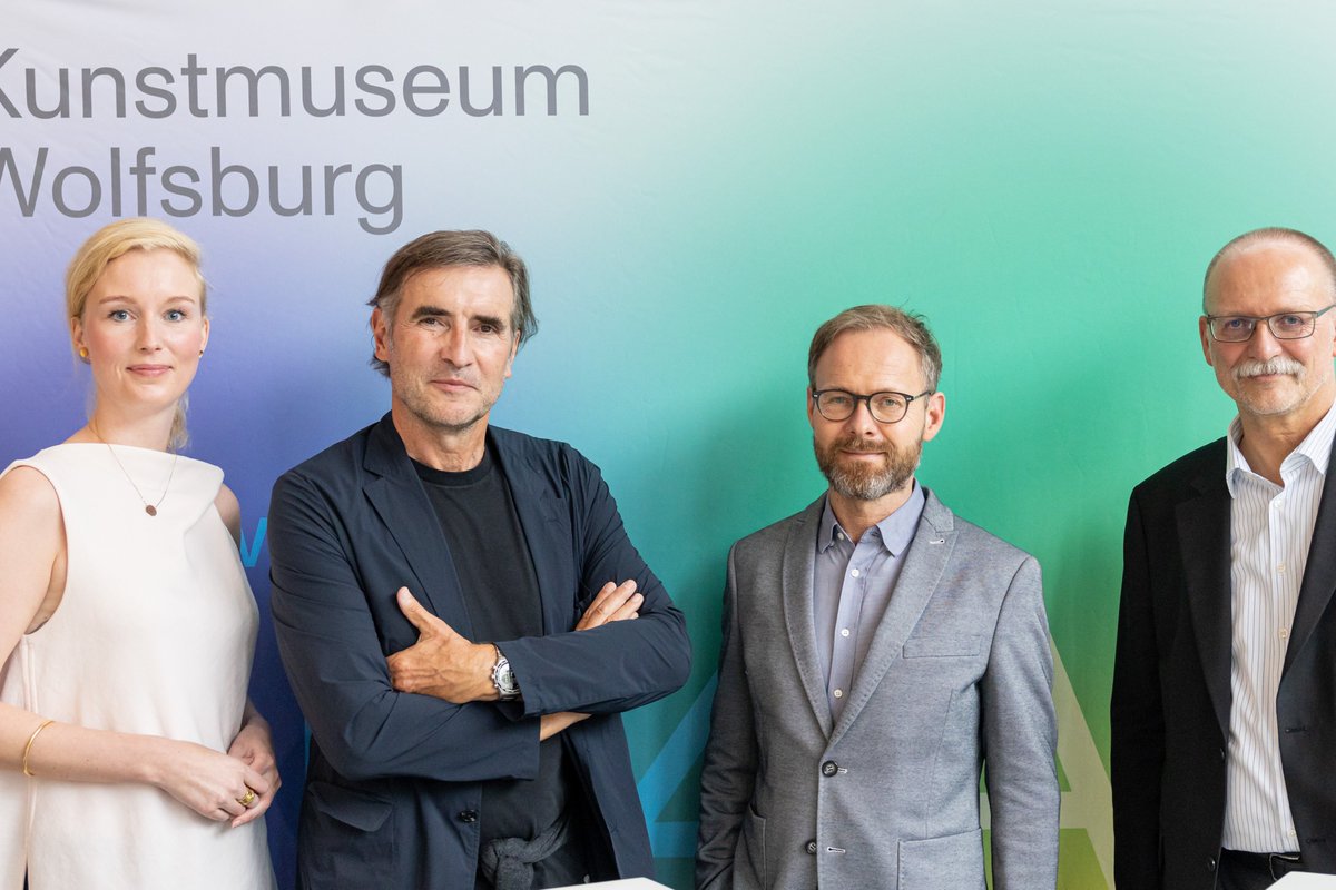 Endlich wieder live: Zu #vwart4all gabs gestern freien Eintritt, Kurzeinführungen in die Ausstellung und einen einstündigen Talk mit dem Künstler Mischa Kuball.  Jeden letzten Mittwoch des Monats lassen wir uns etwas Besonderes einfallen - next time: 28.7.! <a href="/VWGroup/">Volkswagen Group</a>