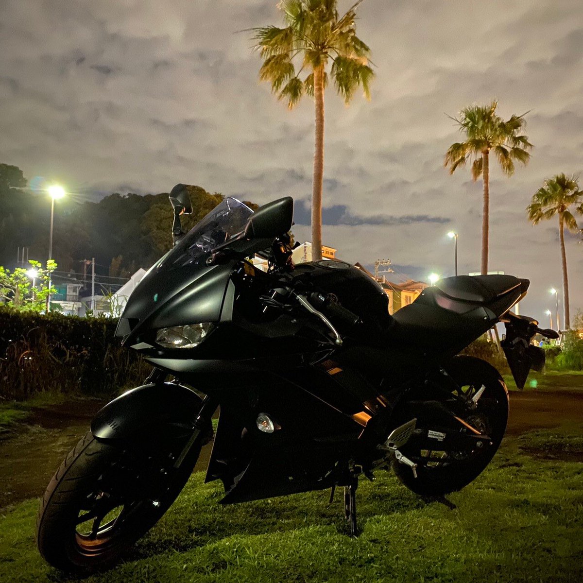 Sun_flower_Roki's tweet photo. 名前:ろき
性別:おとこ
年齢:31さい
身長:178cm
車種:YZF-R25 マットダークグレー
好き:サッカー、ゲーム、アニメ、カメラ(PENTAX一眼レフ)
一言:初心者🔰 レンタルバイクの写真から変更！笑

#バイク乗りとして軽く自己紹介
#バイク乗りと繋がりたい
#YZFR25 https://t.co/t57G7rODKm