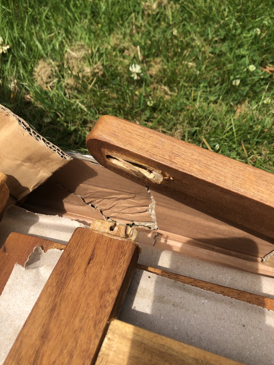 princessinavan's tweet photo. @ManoMano_UK I just unwrapped a bench from you and it’s broken! How can I get it replaced? https://t.co/ad6UF4tt0B