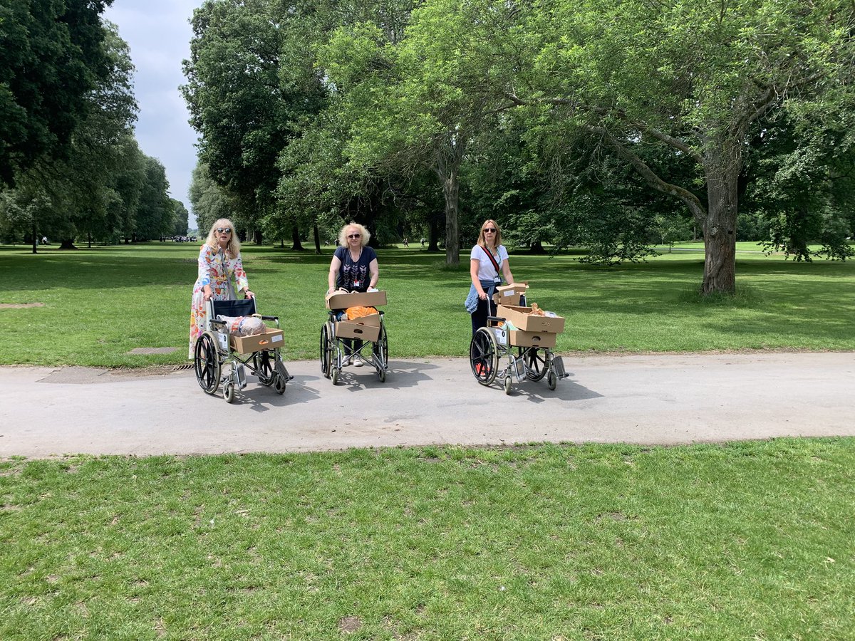 Lunch delivered. Enjoyed together. Enjoying the atmosphere and the delivery service 😎😋🤩