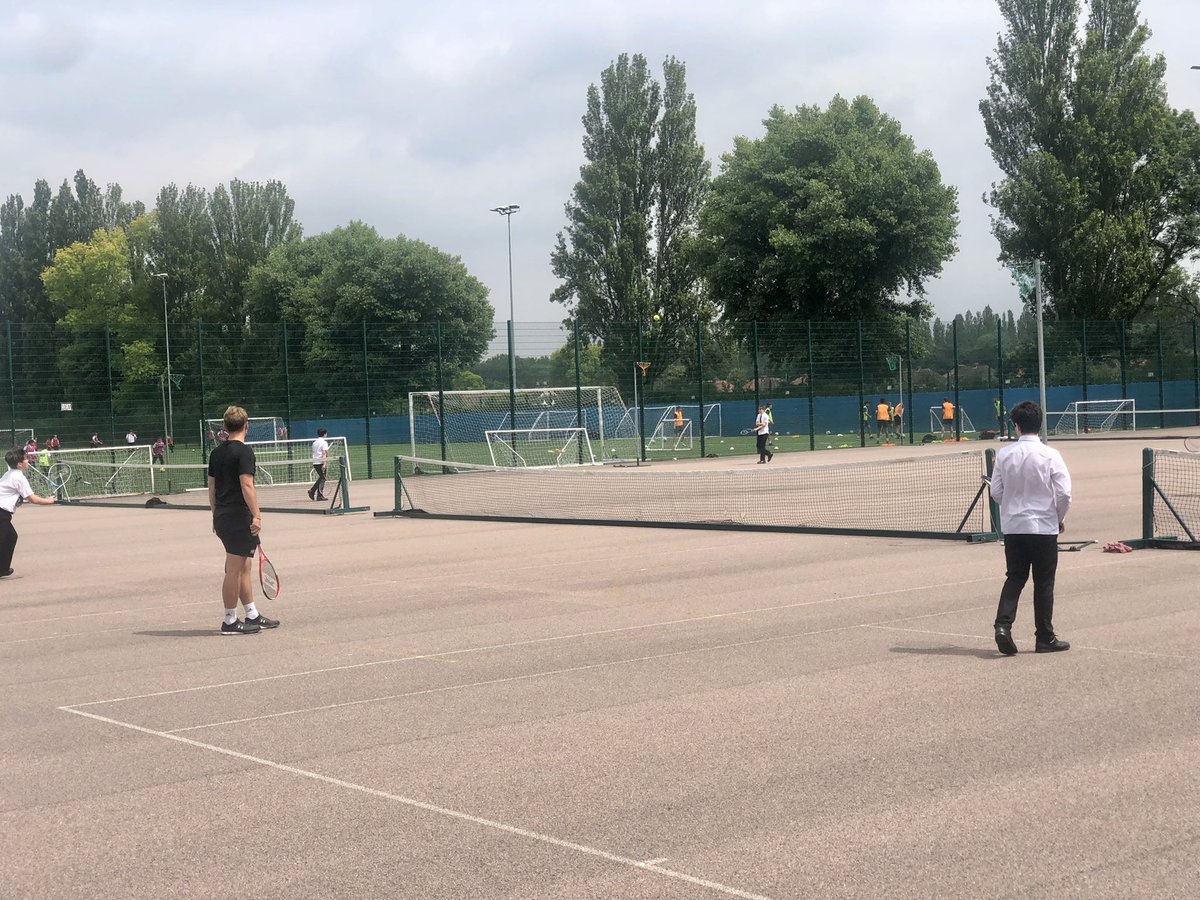 3RiversSurrey's tweet photo. Sports galore! This is what summer lunches are all about 🌞 ⚽️ 🎾 https://t.co/01NGeJDhbB