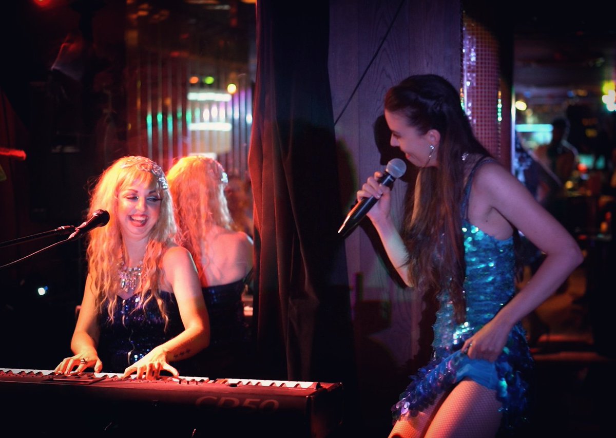 There will be #burlesque ... thank God it won't be Bouncy!!
FREE ENTRY TONIGHT from 8.30pm <a href="/CellarDoorAngel/">Cellar Door</a> 
🍾🍾🍾🍾
#livemusic #coventgarden