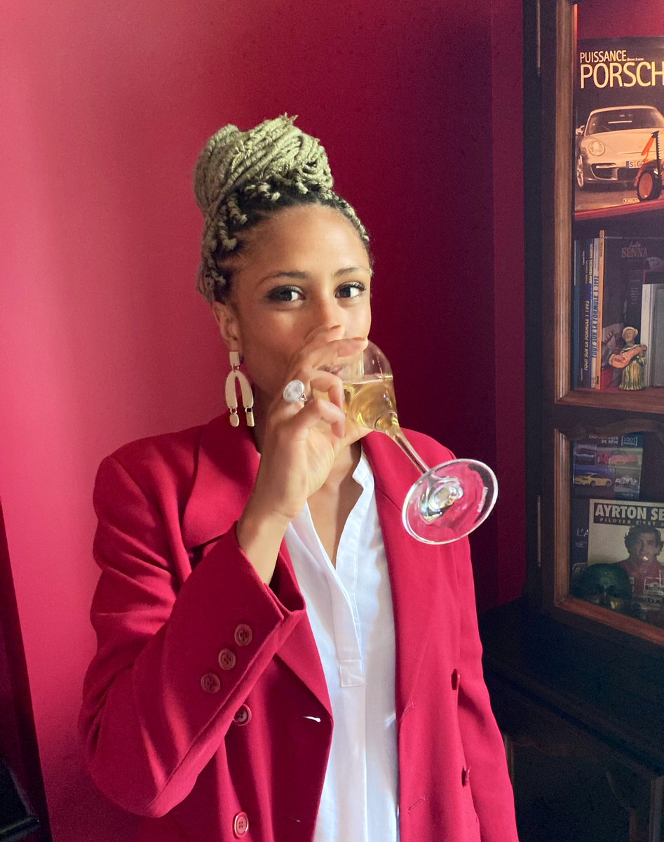 Dr. Nahema Marchal (@nahema_marchal) on Twitter photo I PASSED MY VIVA this morning!! 😭😭🎉🎉
Thanks to my wonderful examiners <a href="/VickiNashOII/">Vicki Nash</a> and <a href="/claesdevreese/">Claes de Vreese</a>, supervisors <a href="/jonmbright/">Jonathan Bright 🇺🇦</a> @pnhoward, and entire academic community <a href="/oiioxford/">Oxford Internet Institute</a> — I can’t wait to share my work with the rest of the world once I’ve rinsed these bubbles ✨ I PASSED MY VIVA this morning!! 😭😭🎉🎉
Thanks to my wonderful examiners <a href="/VickiNashOII/">Vicki Nash</a> and <a href="/claesdevreese/">Claes de Vreese</a>, supervisors <a href="/jonmbright/">Jonathan Bright 🇺🇦</a> @pnhoward, and entire academic community <a href="/oiioxford/">Oxford Internet Institute</a> — I can’t wait to share my work with the rest of the world once I’ve rinsed these bubbles ✨