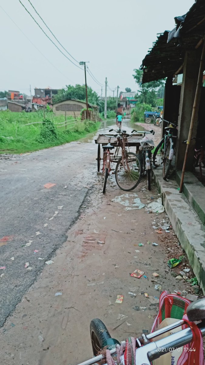vikashjha1998's tweet photo. @NitishKumar सर और @SanjayJhaBihar सर मैं ने बरसात से पहले ही ट्वीट किए थे अवैध कब्ज़ा के कारण पूरा रोड डूब जाएगा और अब आप देख सकते किया हुआ है @MaithilAnup @nityamsu #tweetformithila #MaithiliInPrimaryEducation #तालाबबचाओ https://t.co/xsH1uY8jtO