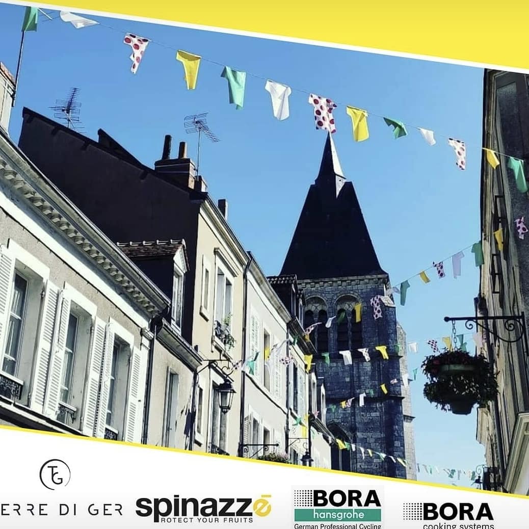 TerrediGer's tweet photo. 6th stage #Tours - #Chateauroux beautiful landscape #paysdelaloire #borahansgrohe #boracookingsystem #spinazzegroup #TDF2021 https://t.co/npIMdb20Kg